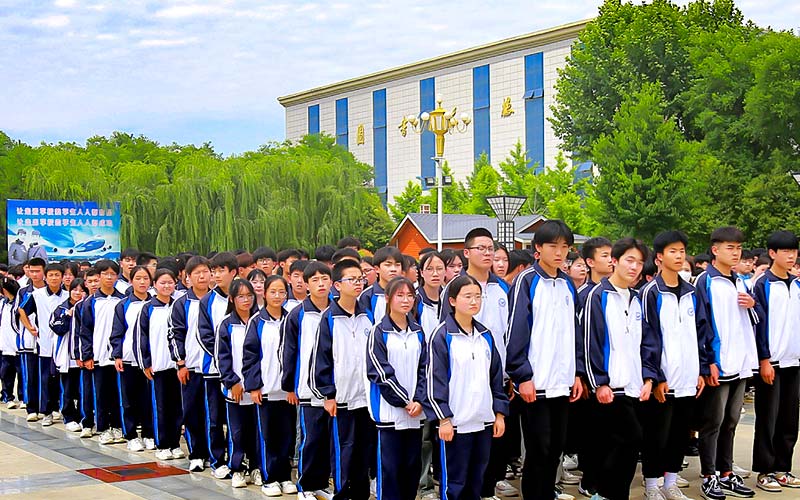 陕西华山技师学院学生集合