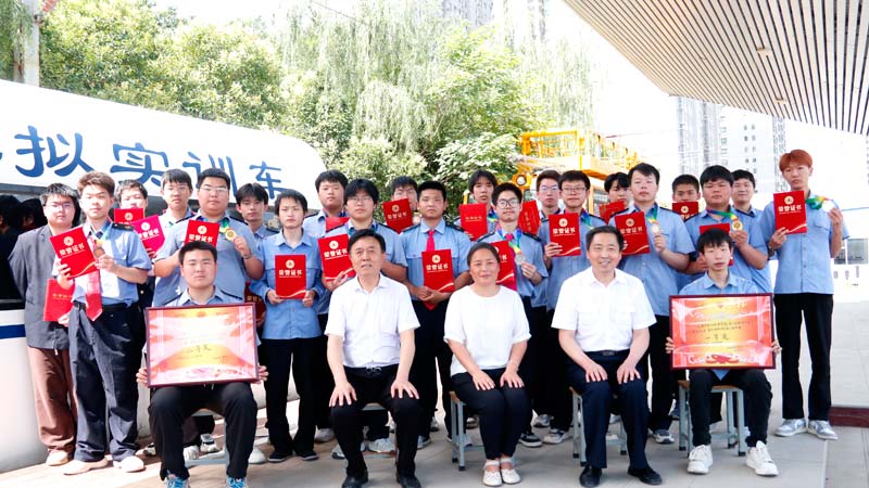陕西华山技师学院获奖图片