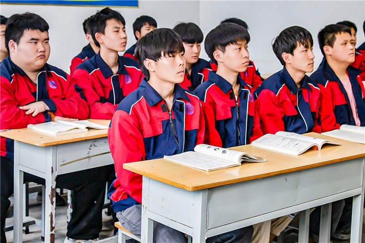 班主任如何管理班级